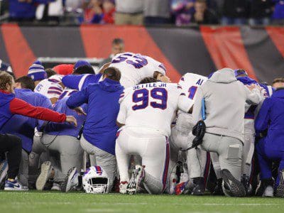 Los Buffalo Bills rezando