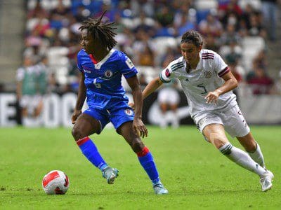 Melchie Dumornay, en un partido entre México y Haití en la Concacaf