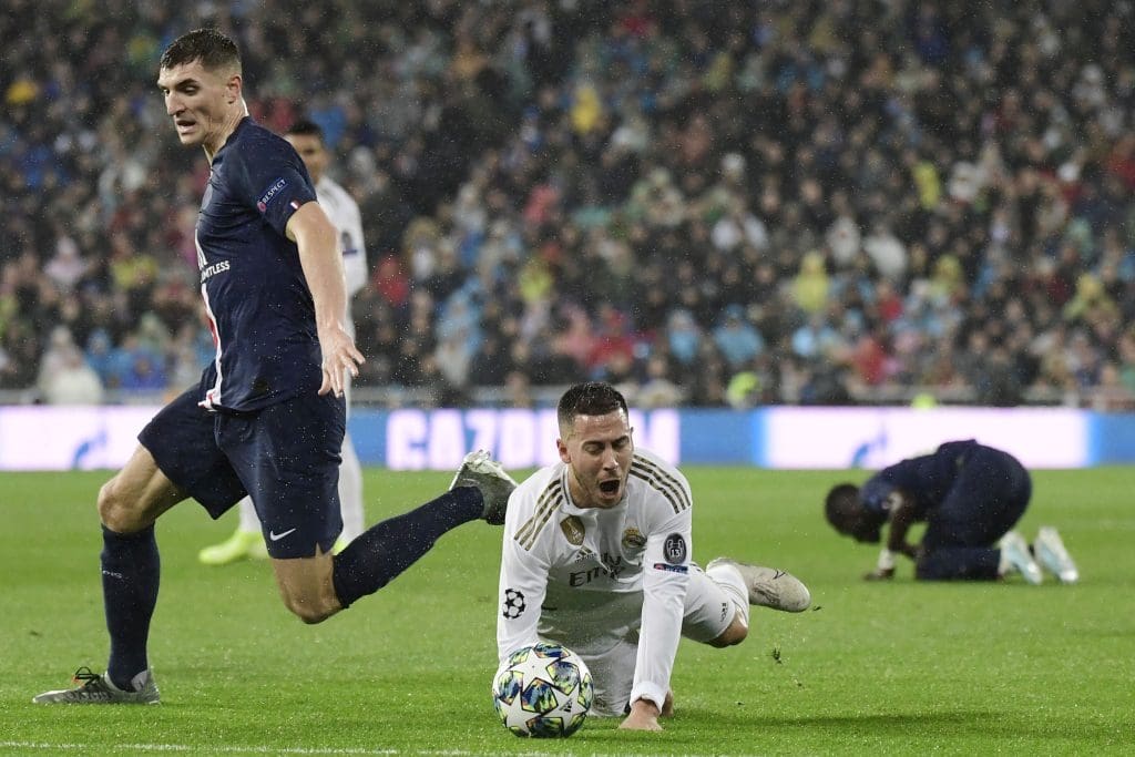 Meunier lesionó a Hazard, comenzando su calvario en el Real Madrid.